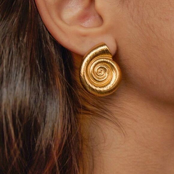 Gold seashell stud earrings #1088 - Picture 1 of 4